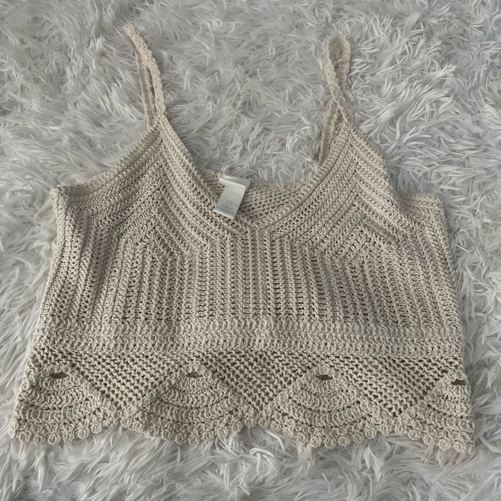 H&M lace crop top